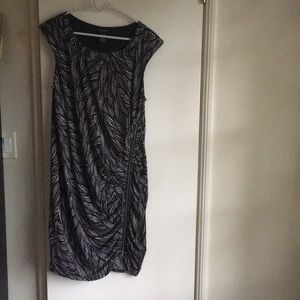 Party dress with a heart-shaped zipper pull 💜